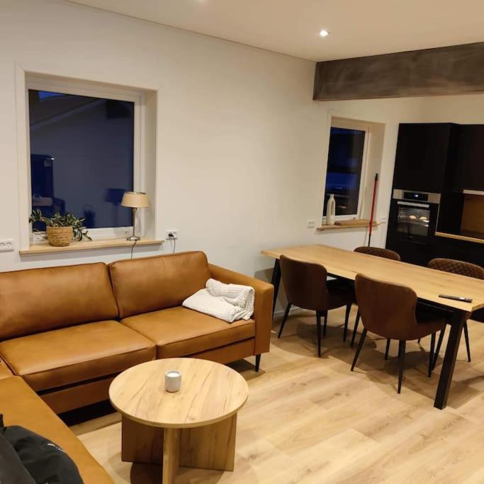 Appartamento New Flat With Hot Tub - No1 Oyndarfjordur Esterno foto